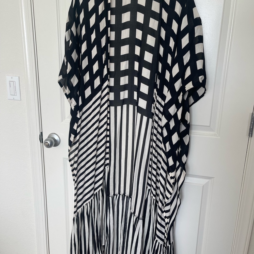Black and White Geometric Patterned Dress